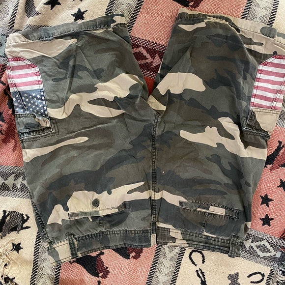 CARBON  Extreme CAMO shorts men 38” - Picture 2 of 8